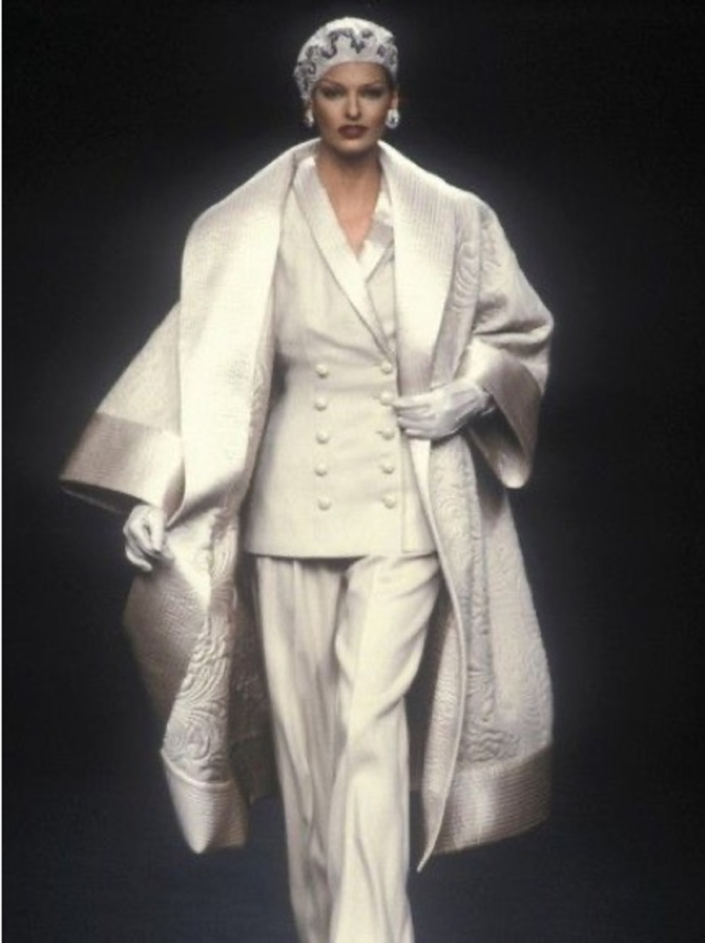 Vintage Valentino Haute Couture Ivory Embroidered Double-Breasted Jacket - Picture 10 of 11